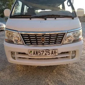 Toyota Hiace 2009