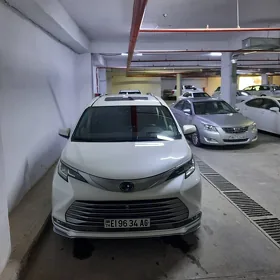 Toyota Sienna 2021