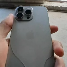 Iphone 15 pro max 90%