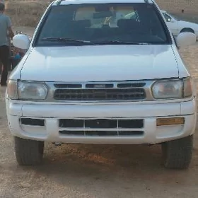 Nissan Pathfinder 1996