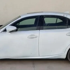 Lexus IS 2020