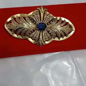 Gyzyl briliant broshka