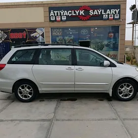 Toyota Sienna 2004