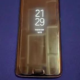 < 3 sany telefon ful ýagdaýda>