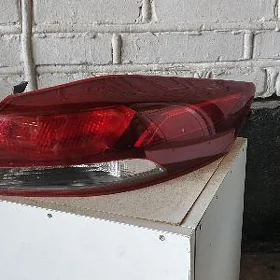 Hyundai Elantra stop