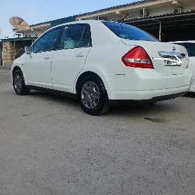 Nissan Tiida 2006