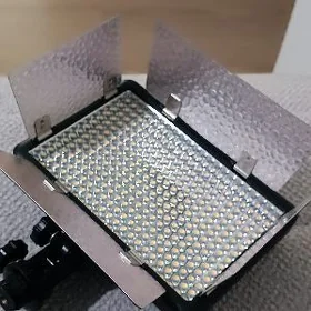 LED çyra sart ak