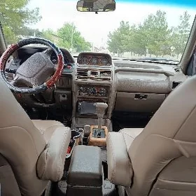 Mitsubishi Montero 1995