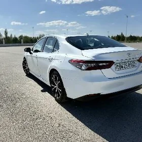 Toyota Camry 2021