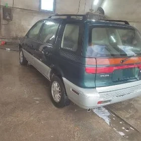 Mitsubishi Chariot 1996