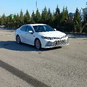 Toyota Camry 2021