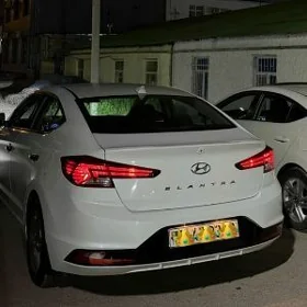 Hyundai Elantra 2019