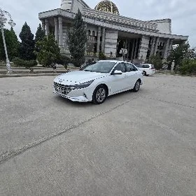 Hyundai Elantra 2023
