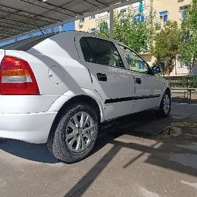 Opel Astra 2000