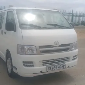 Toyota Hiace 2005