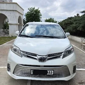 Toyota Sienna 2019