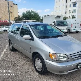 Toyota Sienna 2002