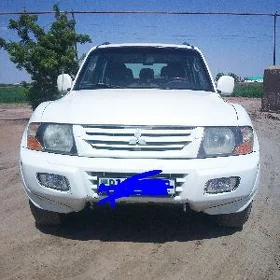 Mitsubishi Montero 2001