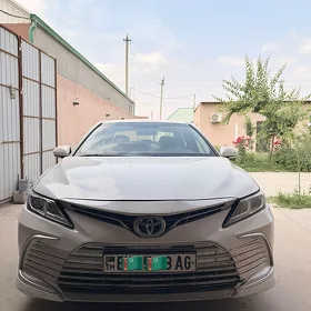 Toyota Camry 2021