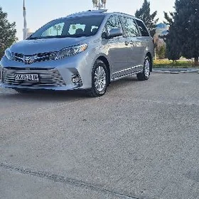 Toyota Sienna 2016