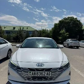 Hyundai Elantra 2022