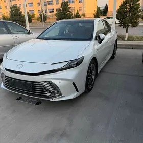 Toyota Camry 2025