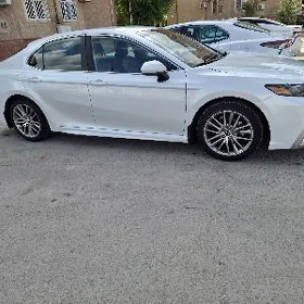 Toyota Camry 2021