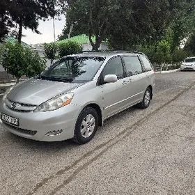 Toyota Sienna 2004