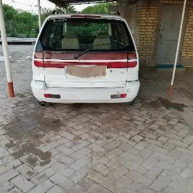 Mitsubishi Chariot 1995
