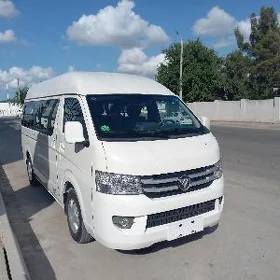 Toyota Hiace 2022