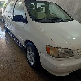 Toyota Sienna 2002