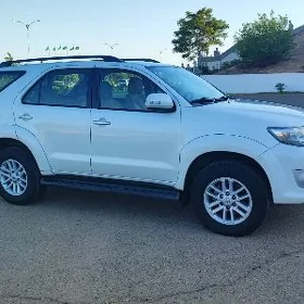 Toyota Fortuner 2015