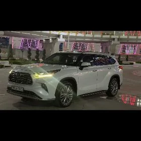Toyota Highlander 2021