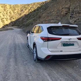 Toyota Highlander 2021