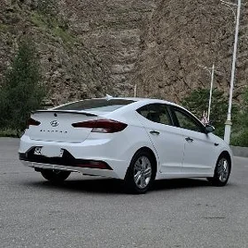 Hyundai Elantra 2020