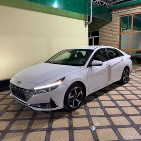 Hyundai Elantra 2024