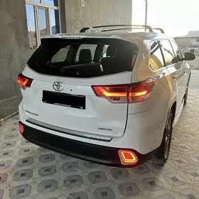 Toyota Highlander 2016
