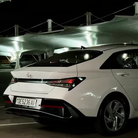 Hyundai Elantra 2024