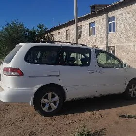 Toyota Sienna 2002