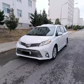Toyota Sienna 2016