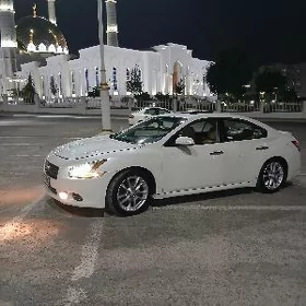 Nissan Maxima 2010