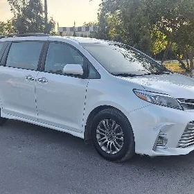 Toyota Sienna 2018