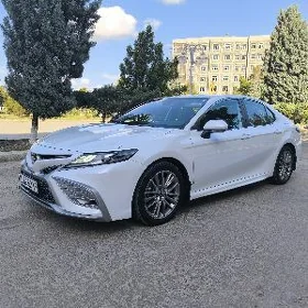 Toyota Camry 2021