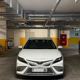 Toyota Camry 2021