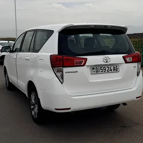 Toyota Innova 2022