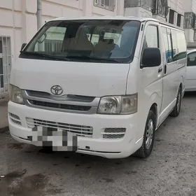 Toyota Hiace 2010