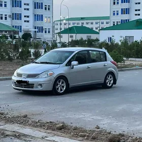 Nissan Versa 2011