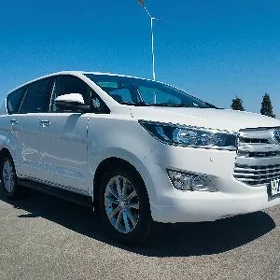 Toyota Innova 2021