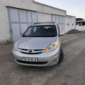 Toyota Sienna 2004