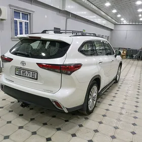 Toyota Highlander 2021